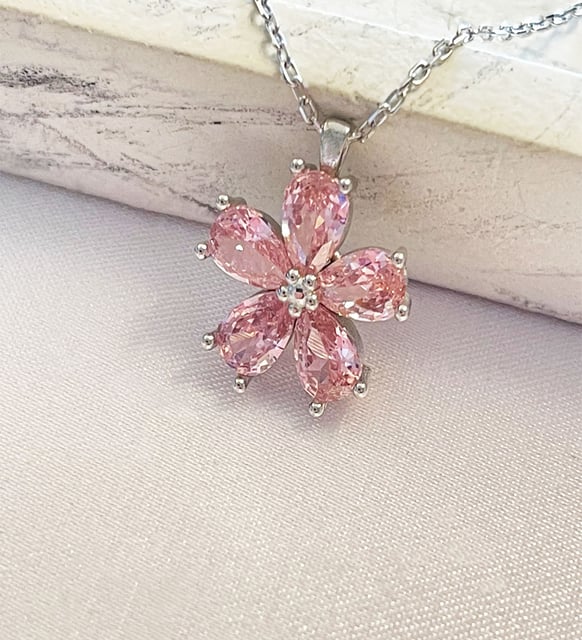 Pembe Taşlı Nergis Çiçeği Kolye